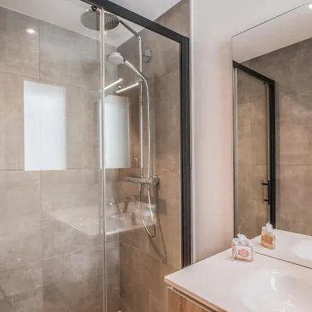 Duplex Au Centre De Avec Wifi Et Parking - Fr-1-343-189 *
